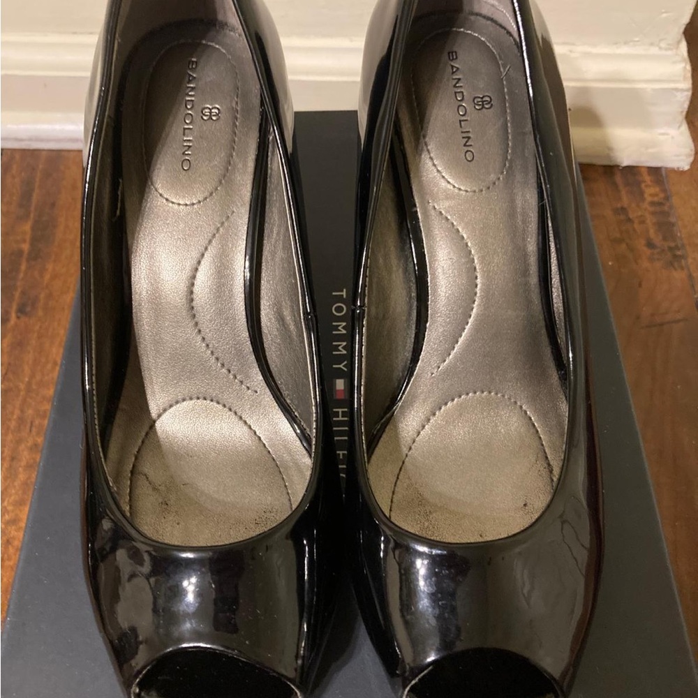 Bandolino Glossy Black Peep-Toe Heels